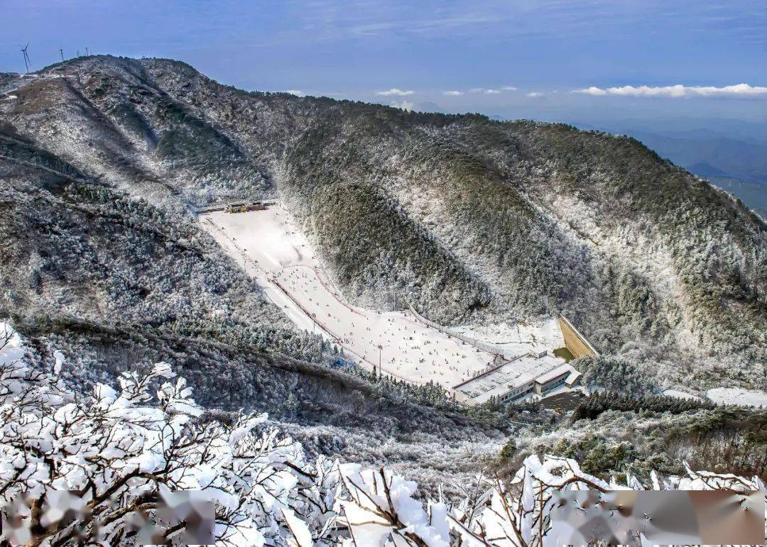 2016年鄂旅投九宮山公司成功收購九宮山滑雪場,2018年滑雪場遊客中心