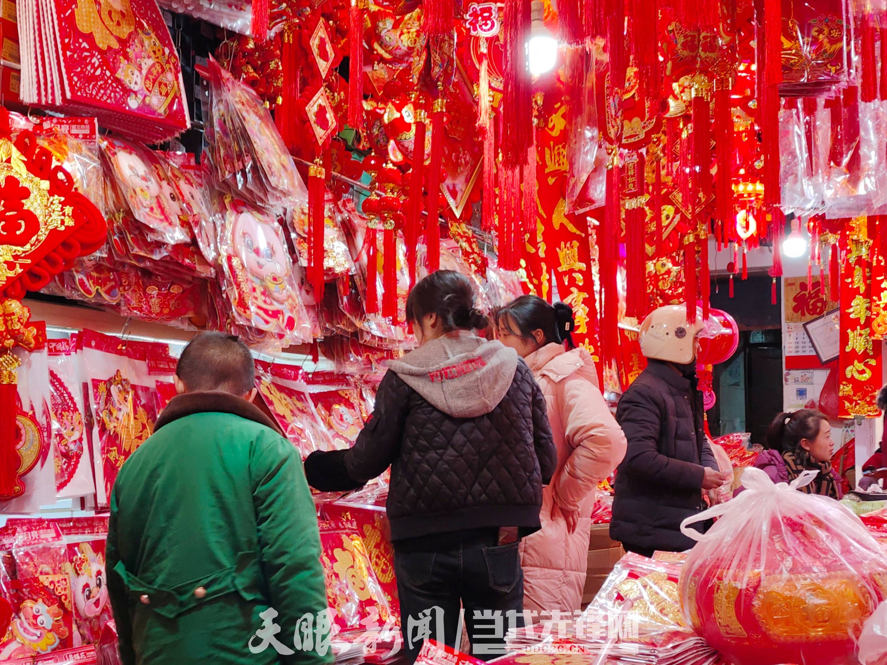 天眼影像 | 黔西市杜鵑街道:喜挑年貨過春節_翟培聲