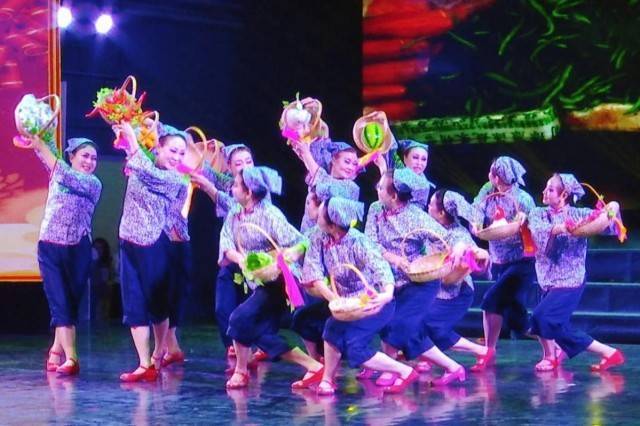 团圆年|新疆"村晚"火出圈,乡土文化打出特色ip_活动