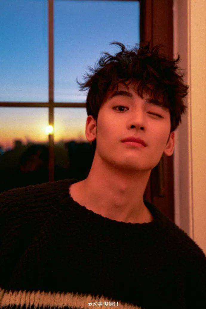 罗云熙太抠了?谢娜被打脸?黄俊捷退圈了?姨太问答_公子哥_男生_宣传