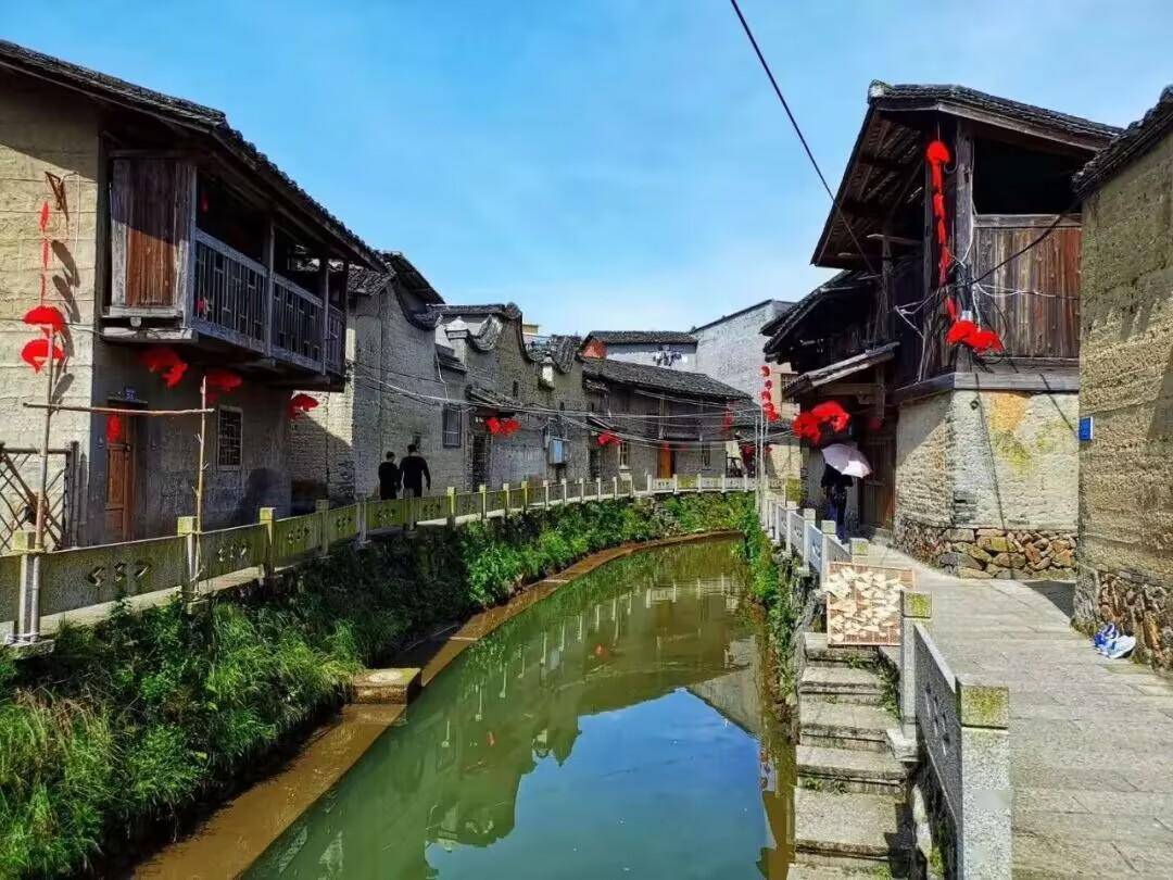 鲤鱼溪文化公园适合开展骑行,健康跑等体育项目.