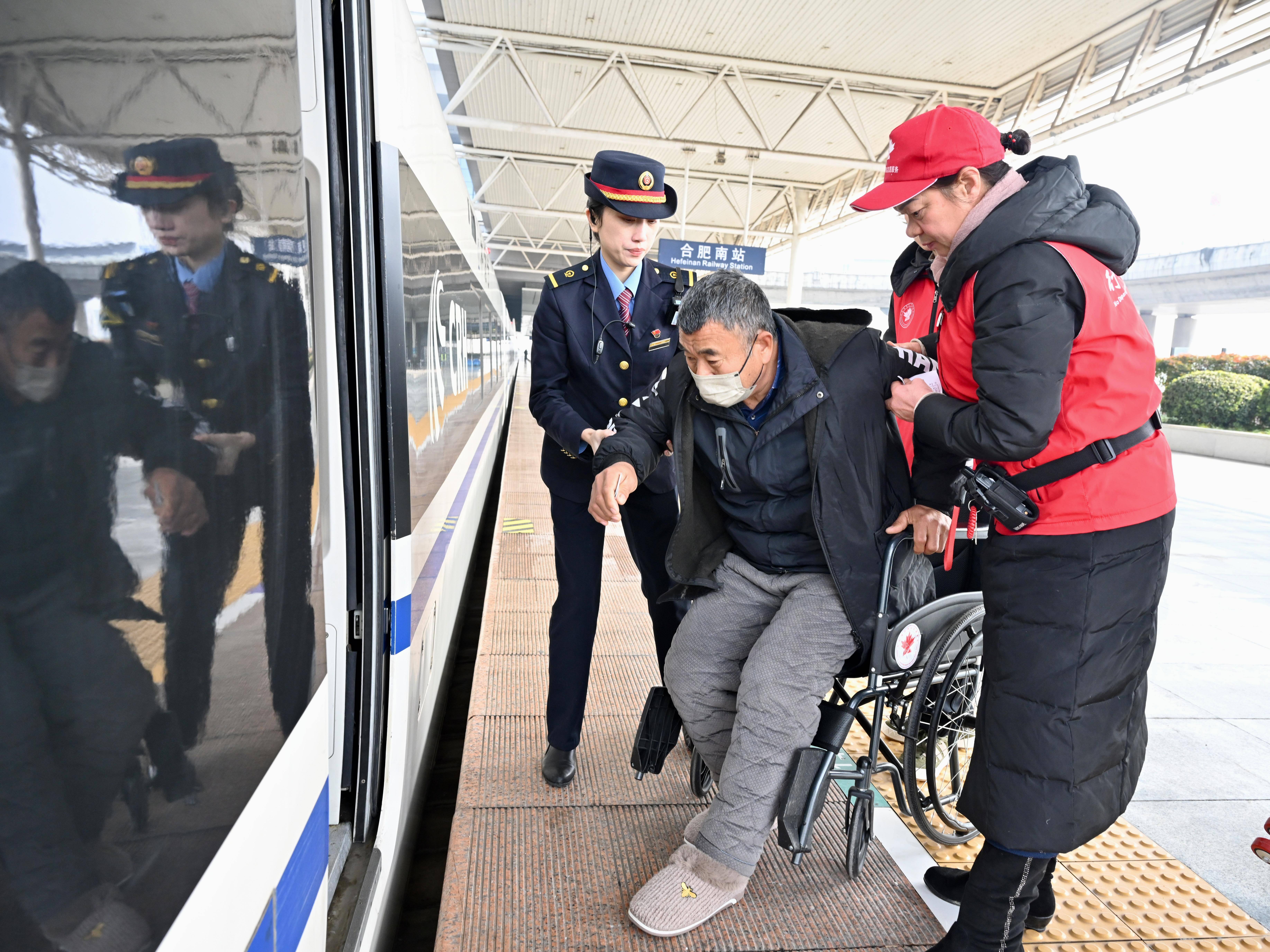 新春走基层|列车长尹琳的第十四个春运
