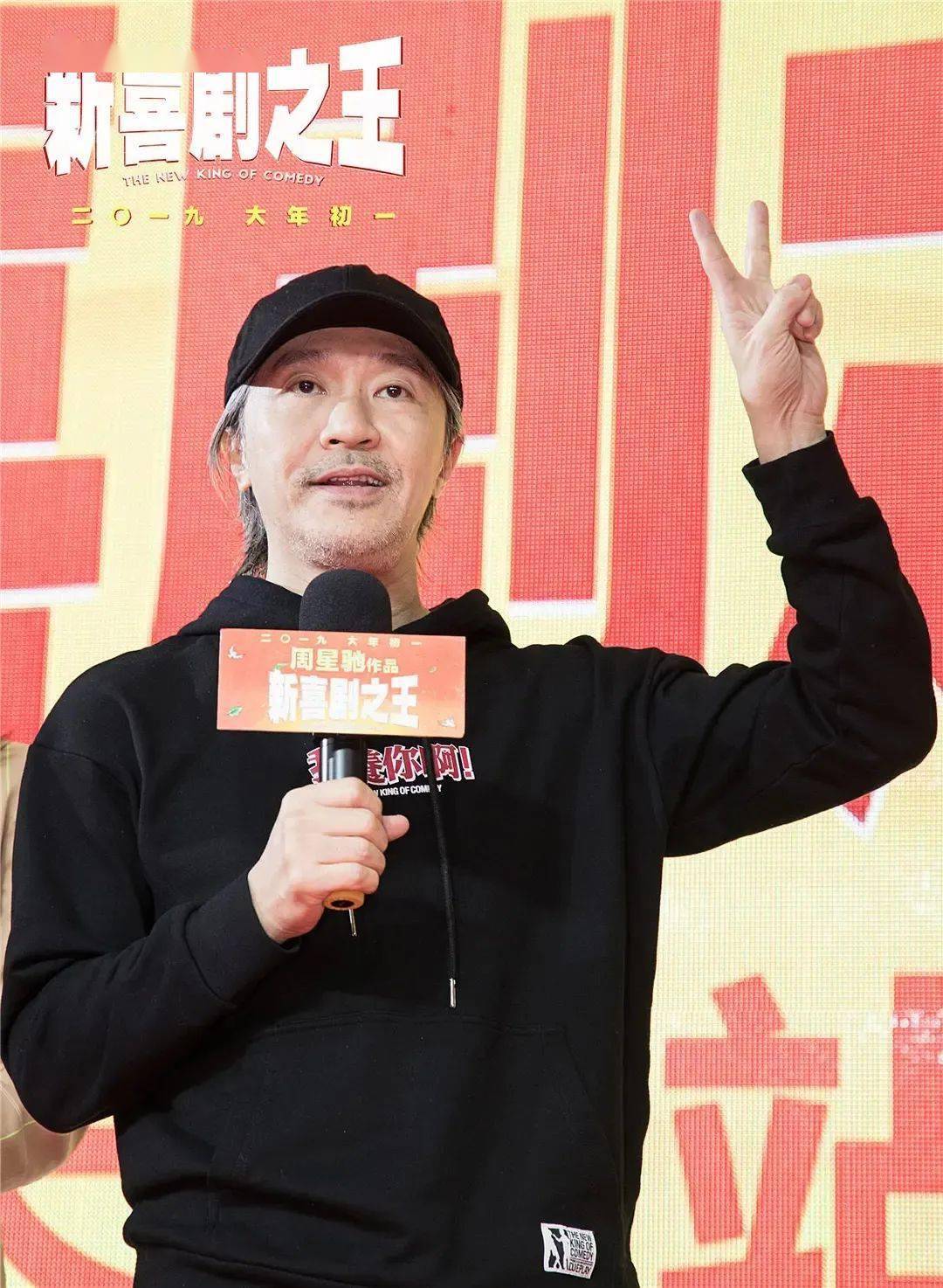 周星驰拍短剧,张艺谋王家卫改赛道,名导流行整新活了?