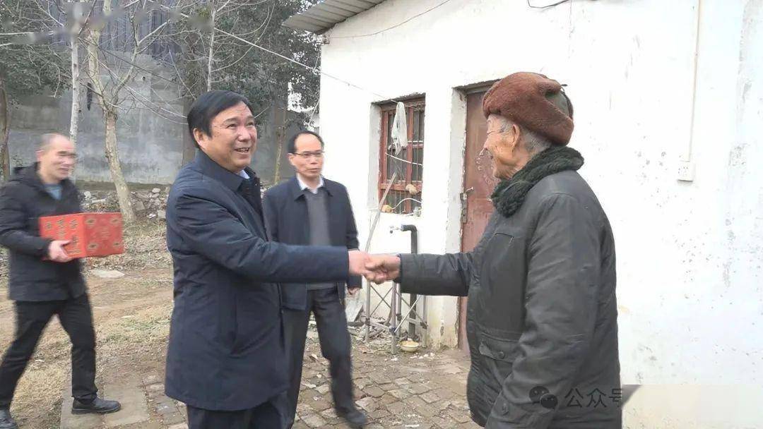 艾进德开展春节前走访慰问活动_生活_关怀_石佛寺镇