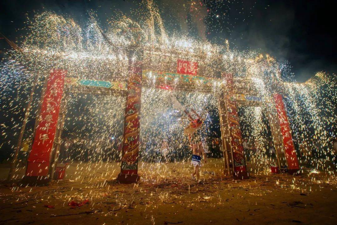 龙年龙影丨在影像中绵延的龙文化_活动_龙头_板凳