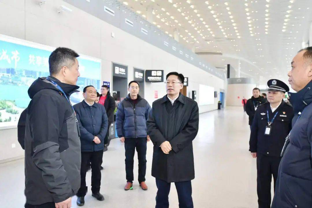 刘玉杰来到高铁阜阳西站,阜阳机场,详细了解旅客流量,铁空与公路客运