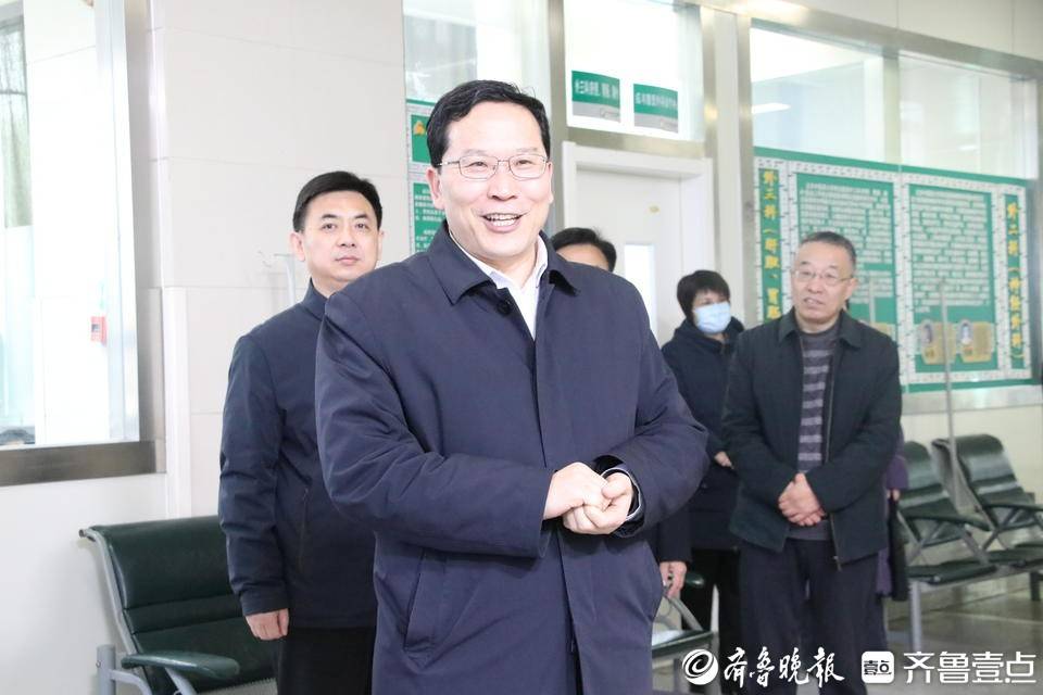 枣庄市政府副市长刘吉忠一行走访慰问节日期间坚守岗位的医务人员