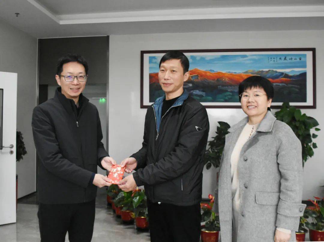 晋江市副市长吴尊意看望慰问一线医务人员及援外,援藏家属_人民_节日