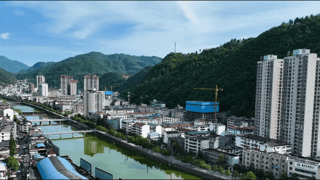 镇巴县委书记韩雄,县长贾晓伟给全县人民拜年啦!_发展_投资增长_生产