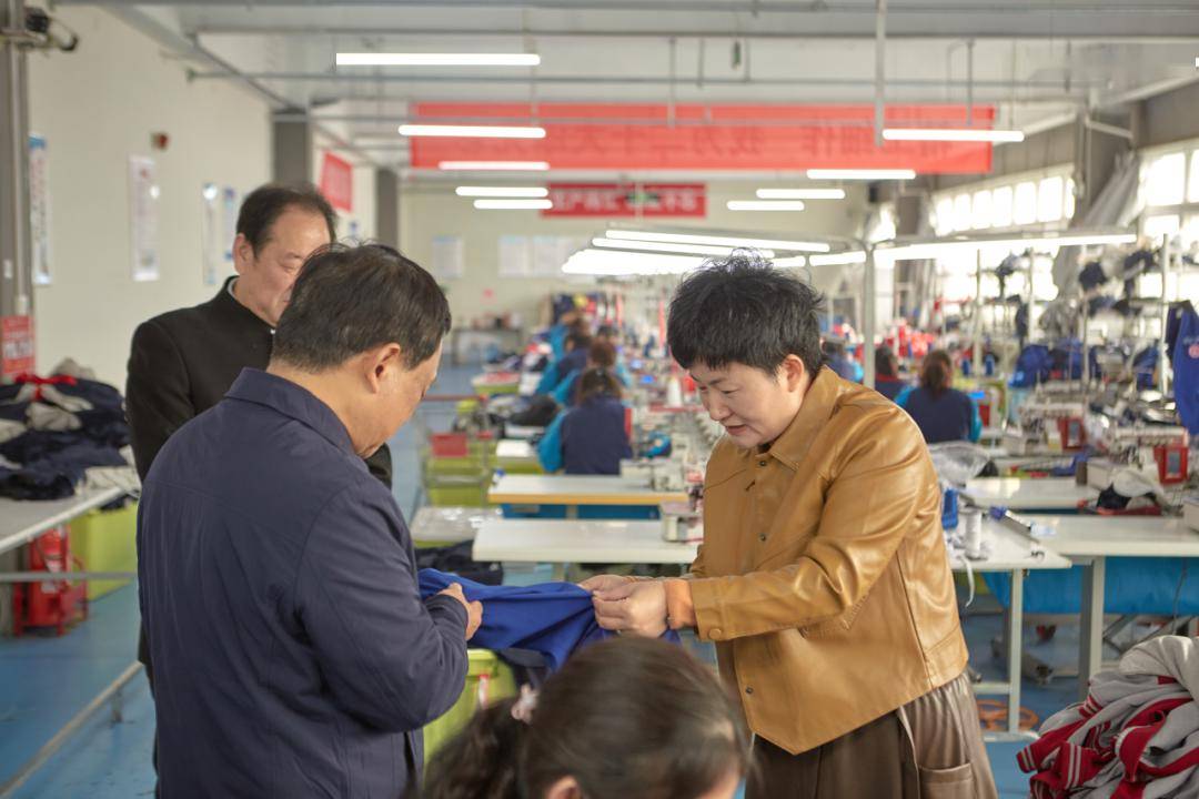 对校服质量亲自把关一切为了孩子的教育宋志忠,南乐县谷金楼镇宋谷金