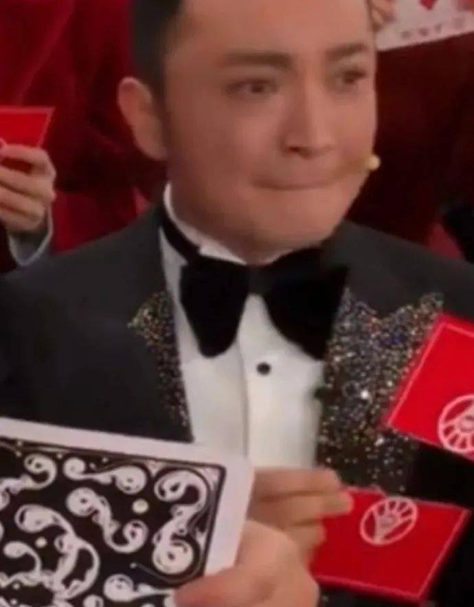 手里最后剩了两张到底什么牌?_刘谦