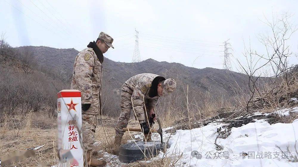 新春走军营⑧ | 雪野巡线保畅通_黄泽辉_任务_高浩伟