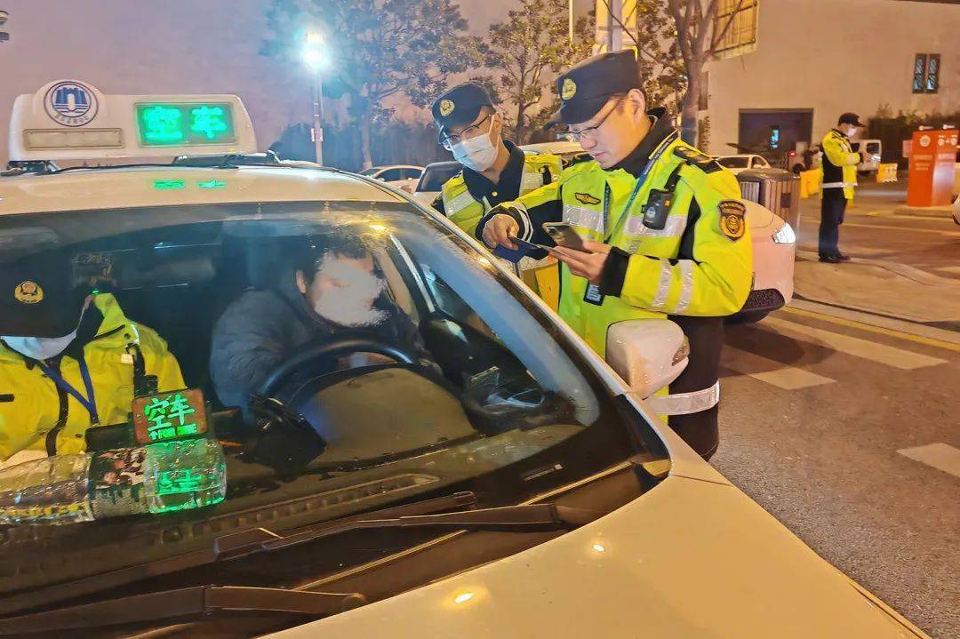 聚焦行业管理的老大难问题,深化出租车改革,出台《出租车行业改革指导