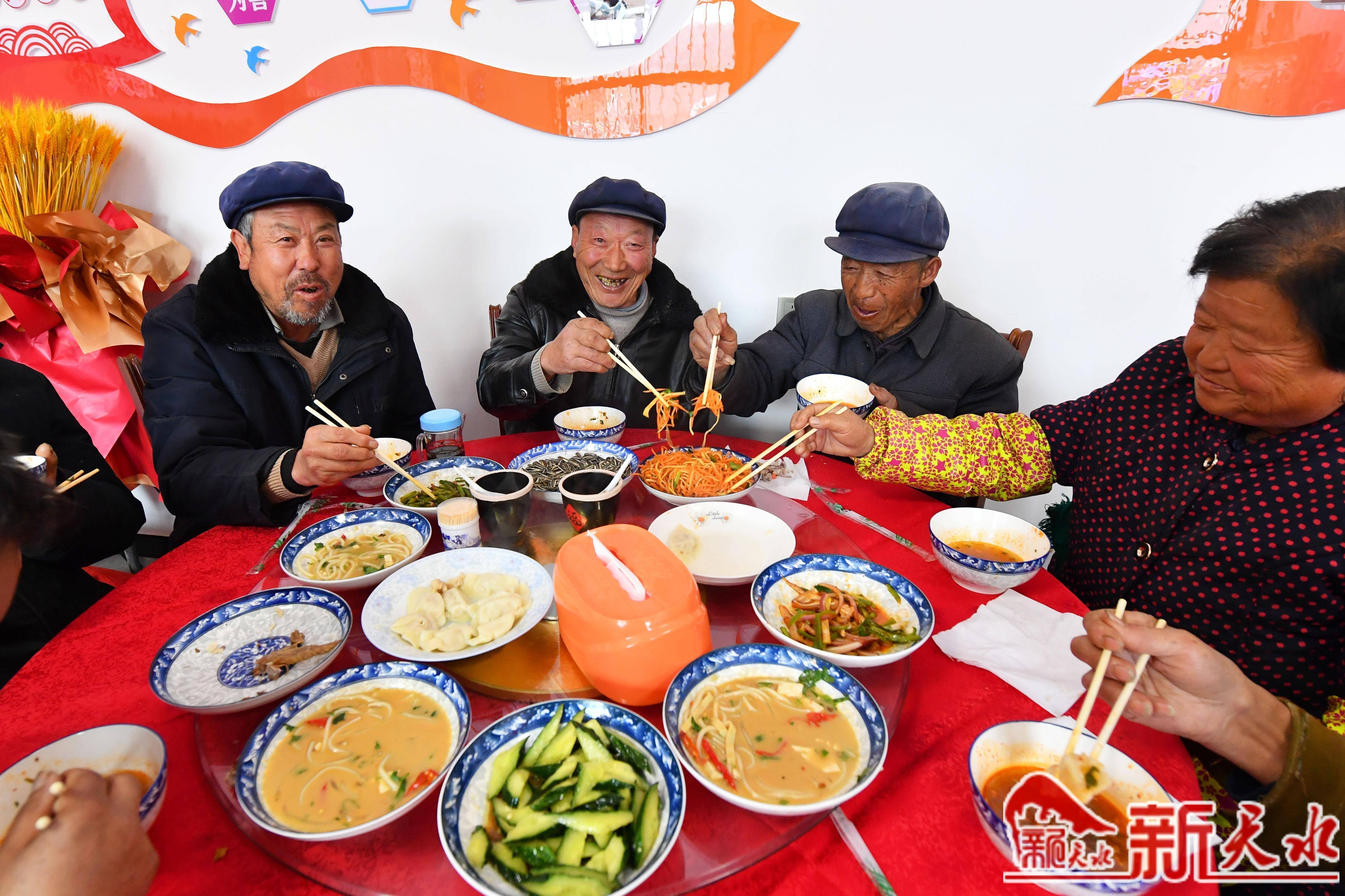 幸福互助院里的幸福年_服务_老人_养老