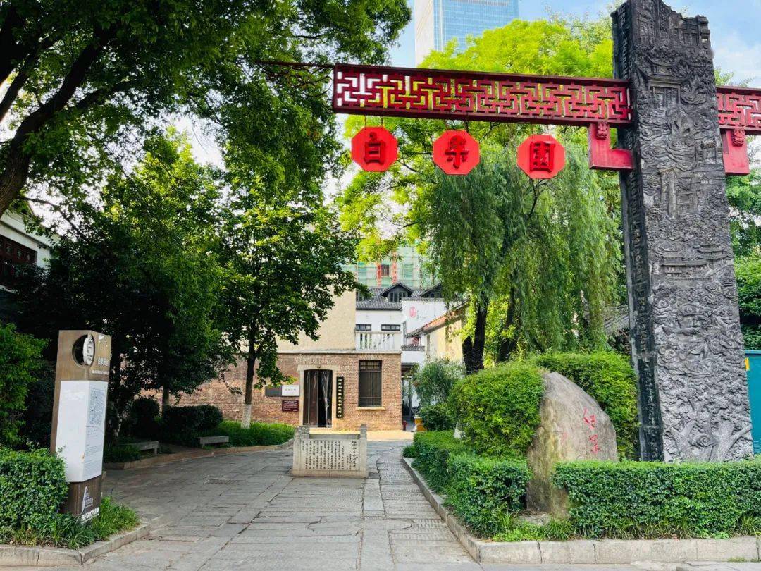 春节约上好友,去探寻藏在巷子里的宝藏古着店,或者去程潜公馆看看