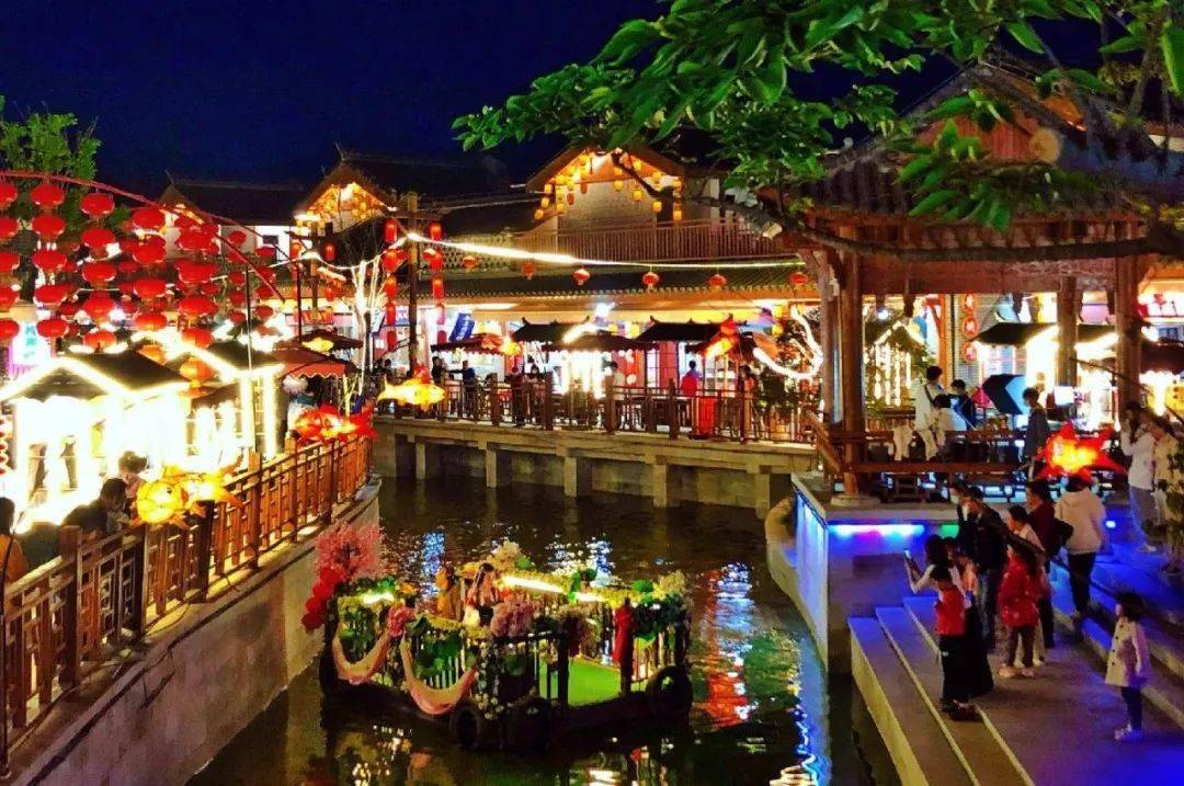 1,2月10日-17日,财神赐福:游客凭门票可找财神领取新年刮刮乐一张