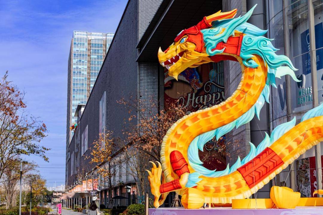 值得一提的是,本次复地活力城也携手康师傅以低碳环保理念融合东方