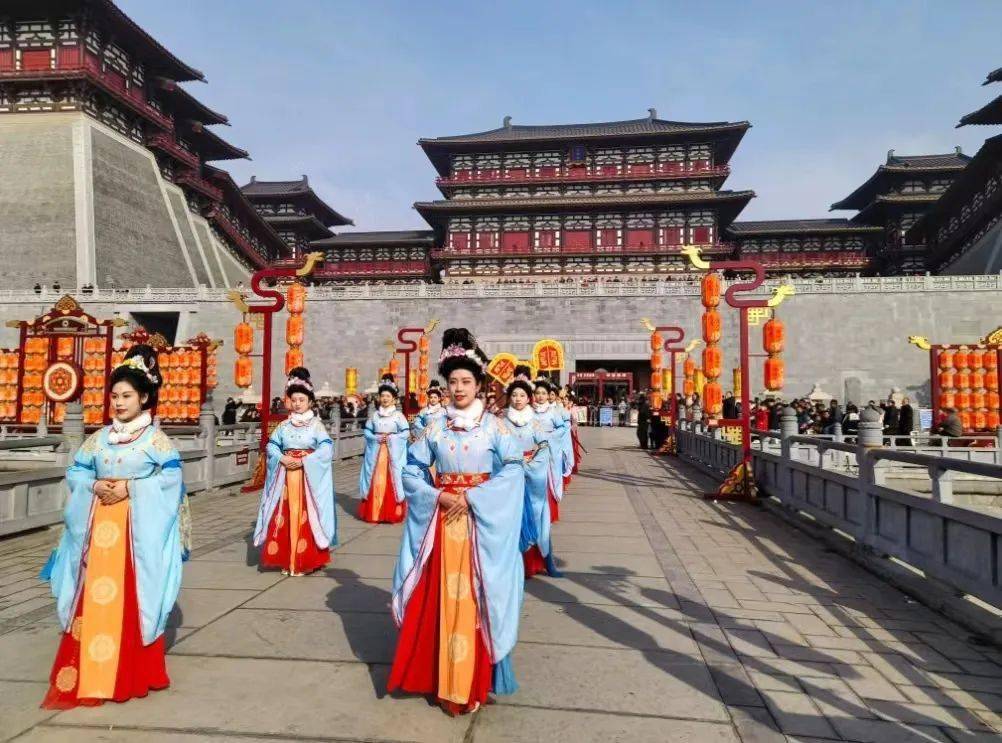 2月10日上午10点30分,在隋唐洛阳城应天门景区南广场,一场盛大的开