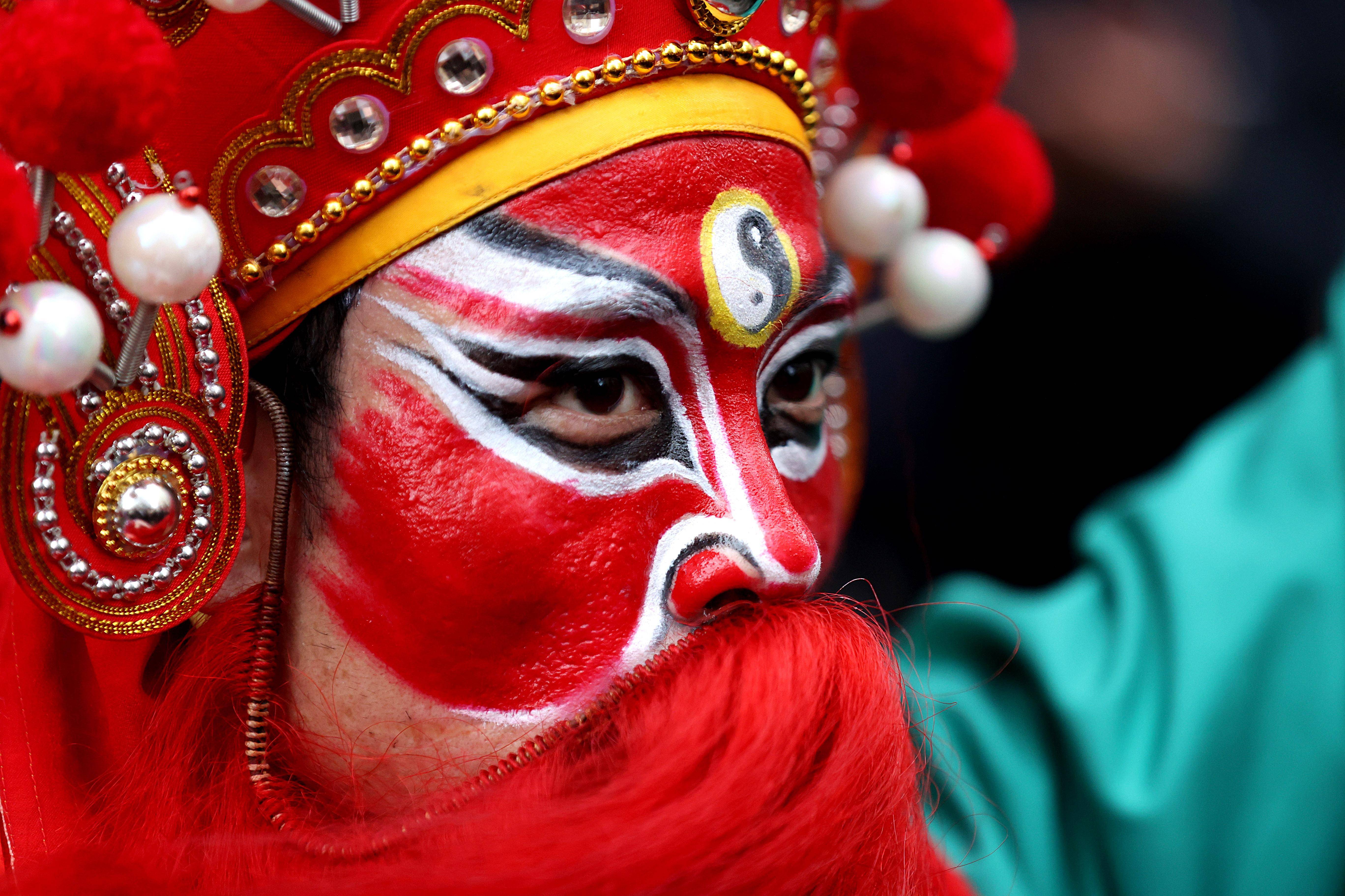 锦绣中国年丨广东普宁英歌舞团亮相伦敦伯灵顿拱廊街