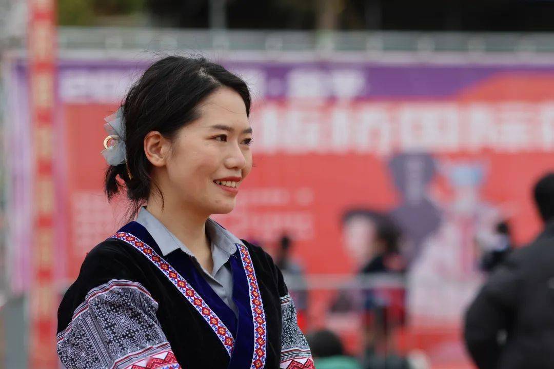 春节丨我县多地同步举办2024年度苗族"花山节"活动_民族_同胞_金平县