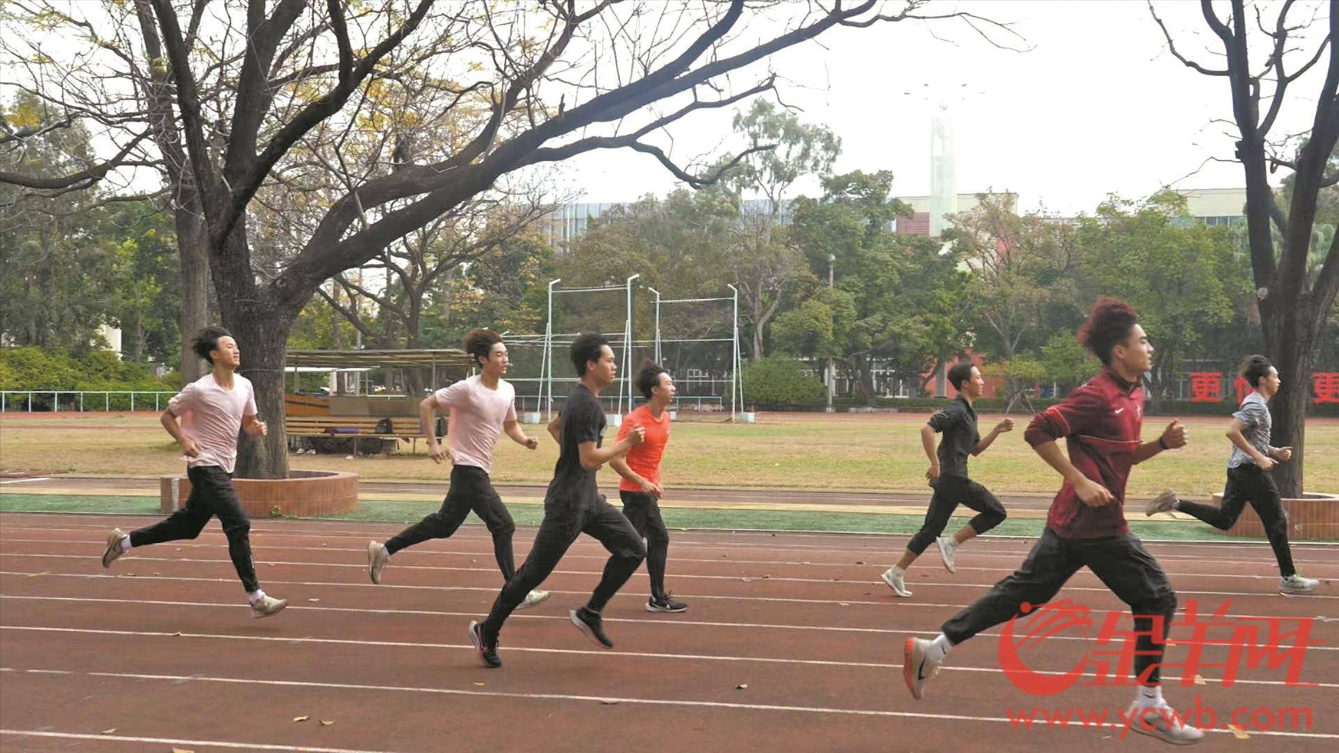 【新春走基层】冬训摩拳擦掌挥洒汗水 田径场上演绎