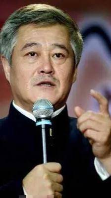 赵本山罕见照曝光,网友惊呼:这还是我们熟悉的本山大叔_近照_岁月