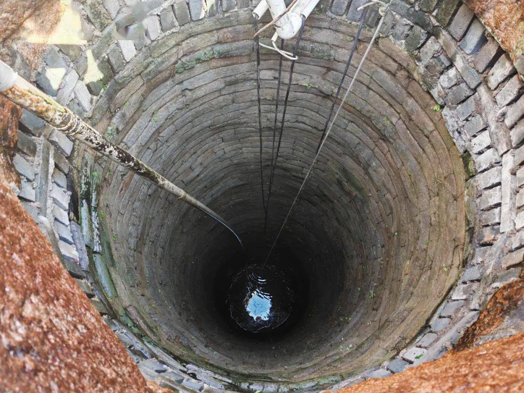 劳累,换来了古井的"容光焕发"感到高兴和自豪,能为千年水井保洁服务