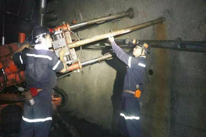 1月份,该矿瓦斯抽采钻孔进尺完成计划的101