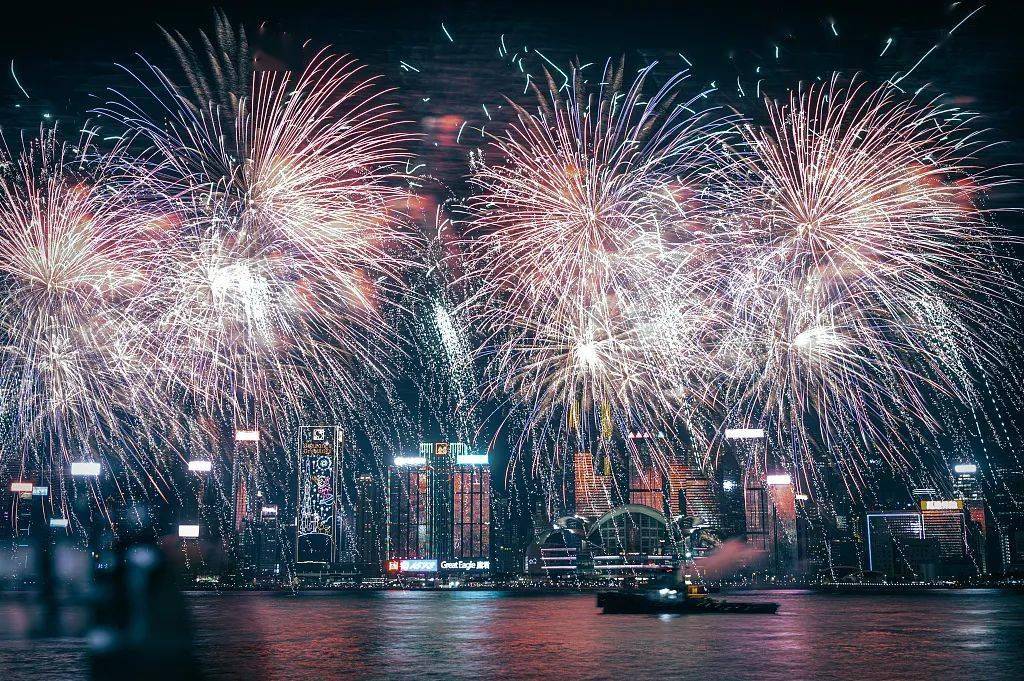 双方为世界明星队与中国香港明星队,前者包括托蒂,皮耶罗,马特拉齐