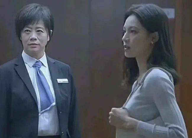 追《如果奔跑是我的人生》,大概也刷到了天仙原配与年老小三的对比图