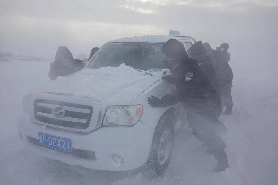 風吹雪中,他們奮勇向前~_周斌_應急_彭胡