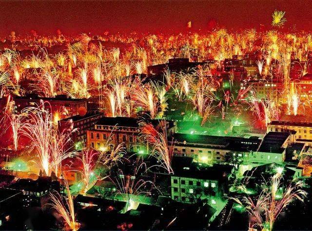 撰文 /《文明》杂志编辑部中国最盛大的传统民族节日似乎就是春节.