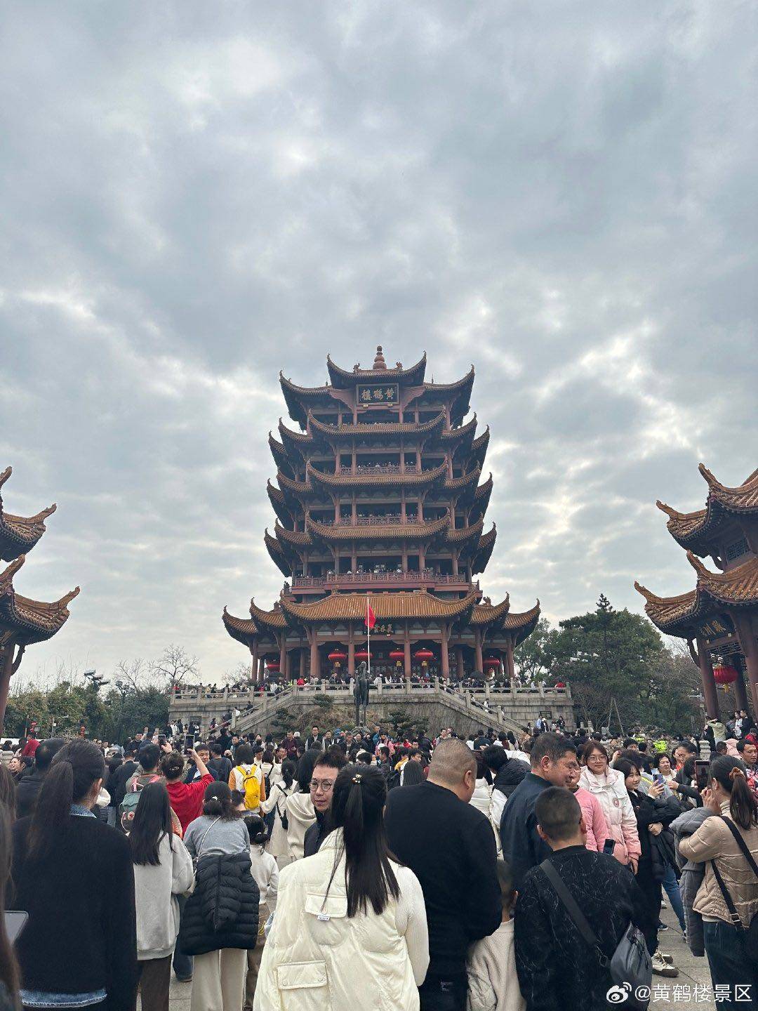 黄鹤楼景区2月14日游客预约量已达日最大承载量80%,已