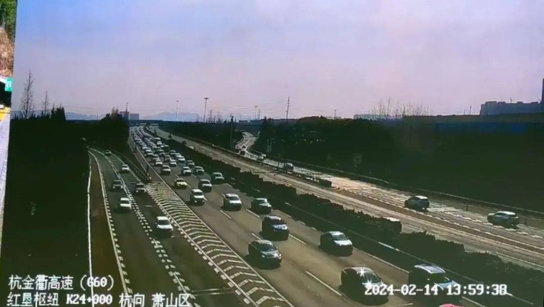 3.g56杭瑞高速杭州方向27k,56k因大流量有序缓行,管制措施:杭州方向