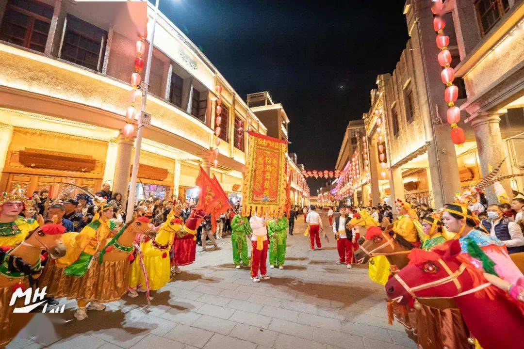 棉湖年味 | 正月初四棉湖解放路龙马闹新春,愿这日子闹得红红火火_人