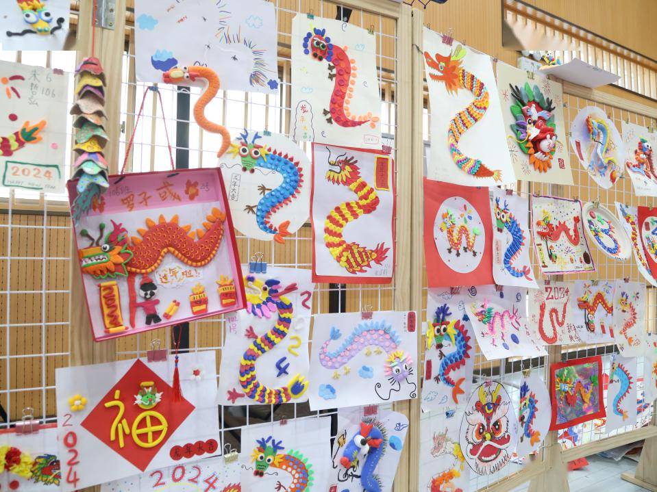 屠甸中心幼儿园废旧纸箱也可以变成龙,简直是龙里的