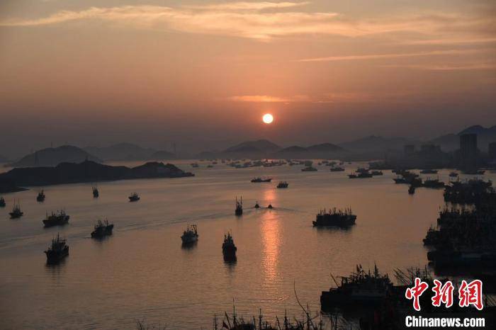 锦绣中国年|探访"浙江渔业第一村" 邂逅一场海上日落_