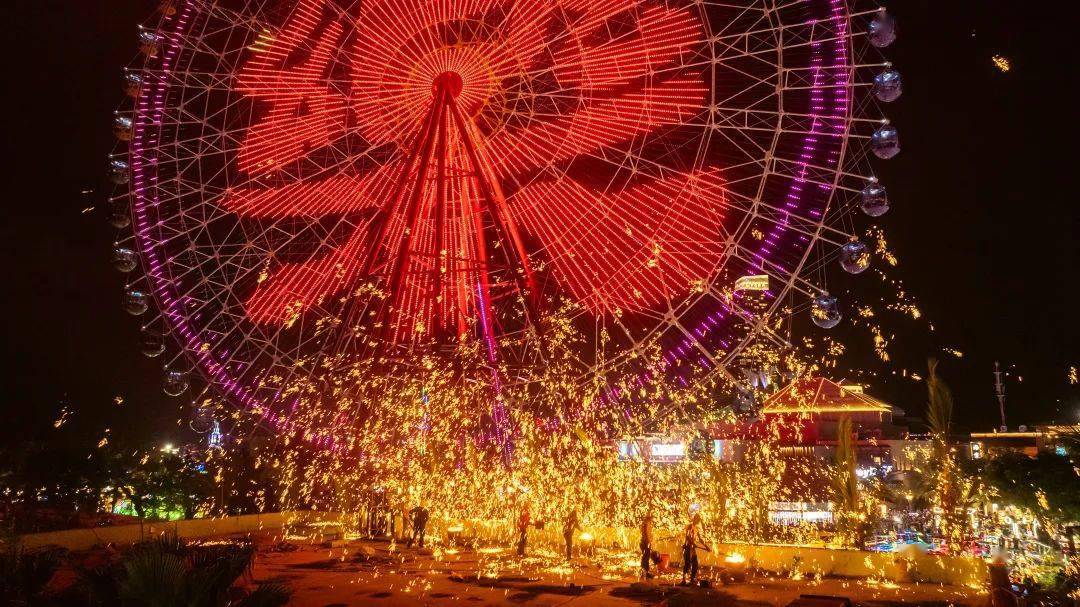 打铁花,舞火龙,烟花瀑布…三亚春节"花式"宠你→_游客
