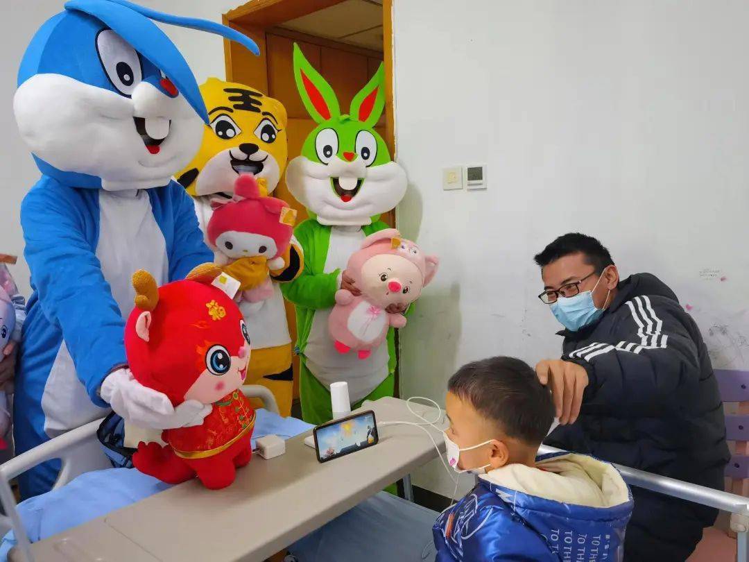 新年里的"照旧"_患者_老人_医生