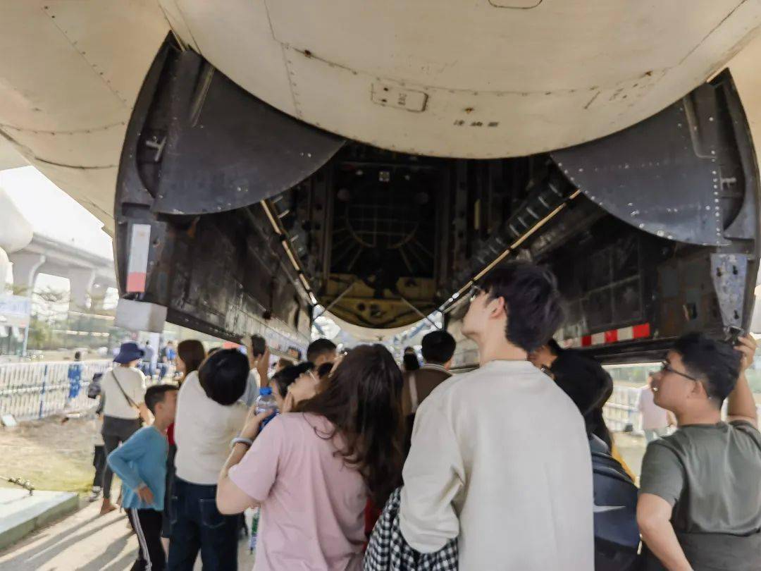 来湛江与退役潜舰零距离,赏军舰秀