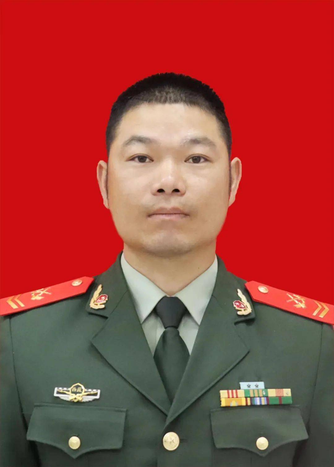 2012年12月入伍,中共党员,现服役于武警某部.