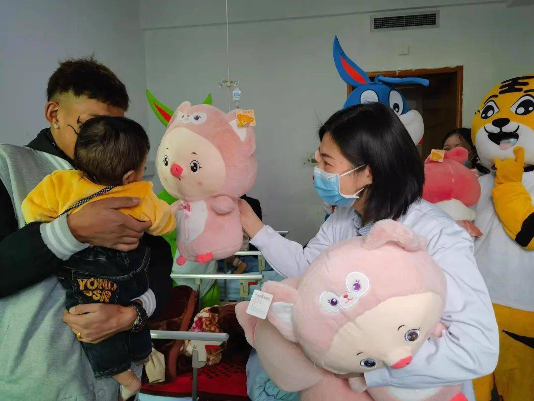 新年里的"照旧"_患者_老人_医生