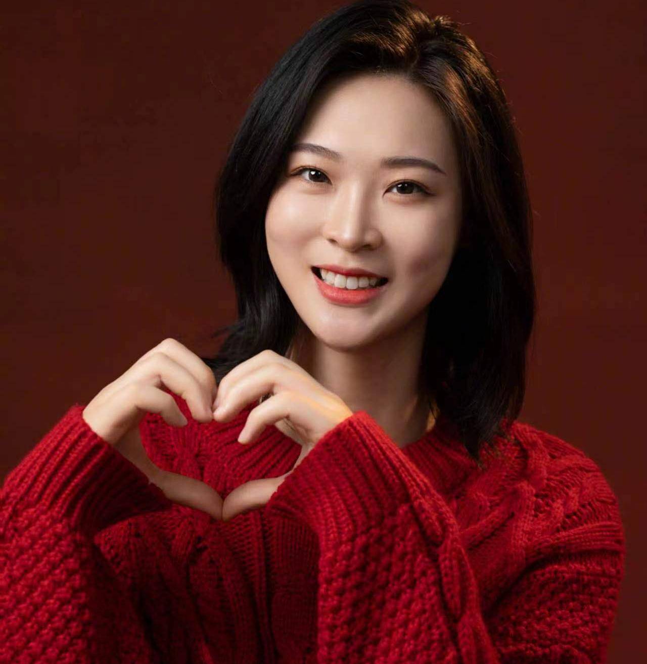 惠若琪退役6年了,还是那么漂亮!1米91女排女神龙年上