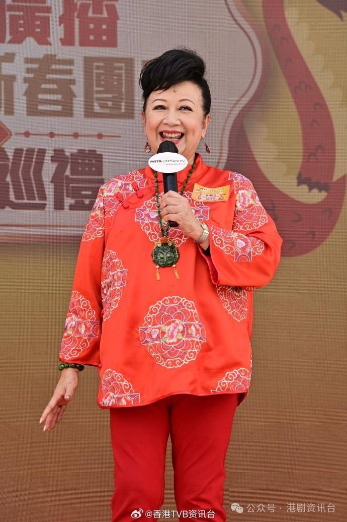 马浚伟闻言即说:"要识跳十字步,同埋要有家燕姐风味先签.