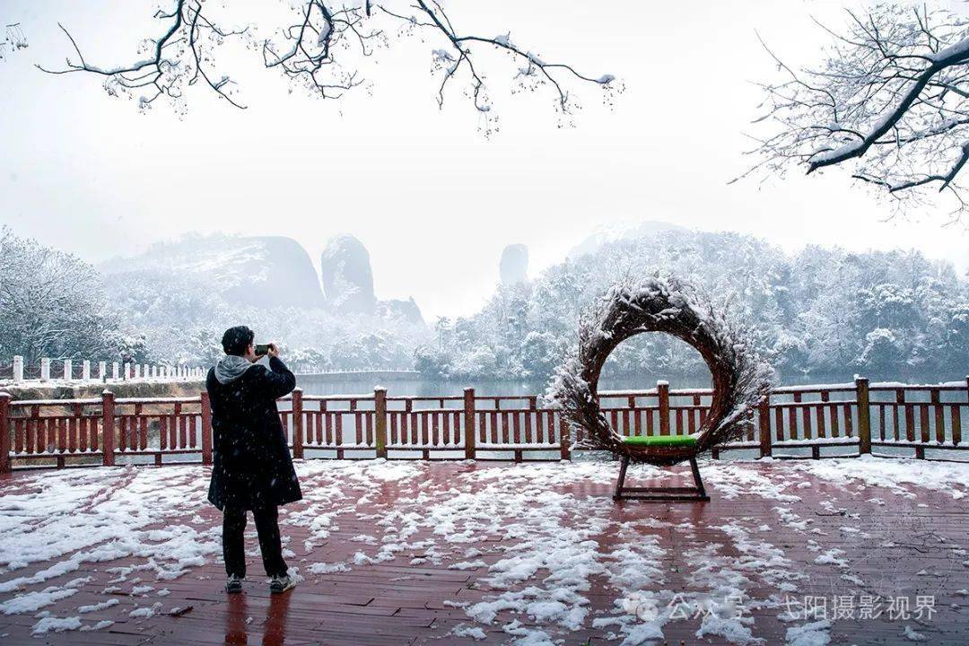 奖《艺术品 》江鸿跃优秀奖《紫气东来 》 徐饶春优秀奖《信江晚霞 》