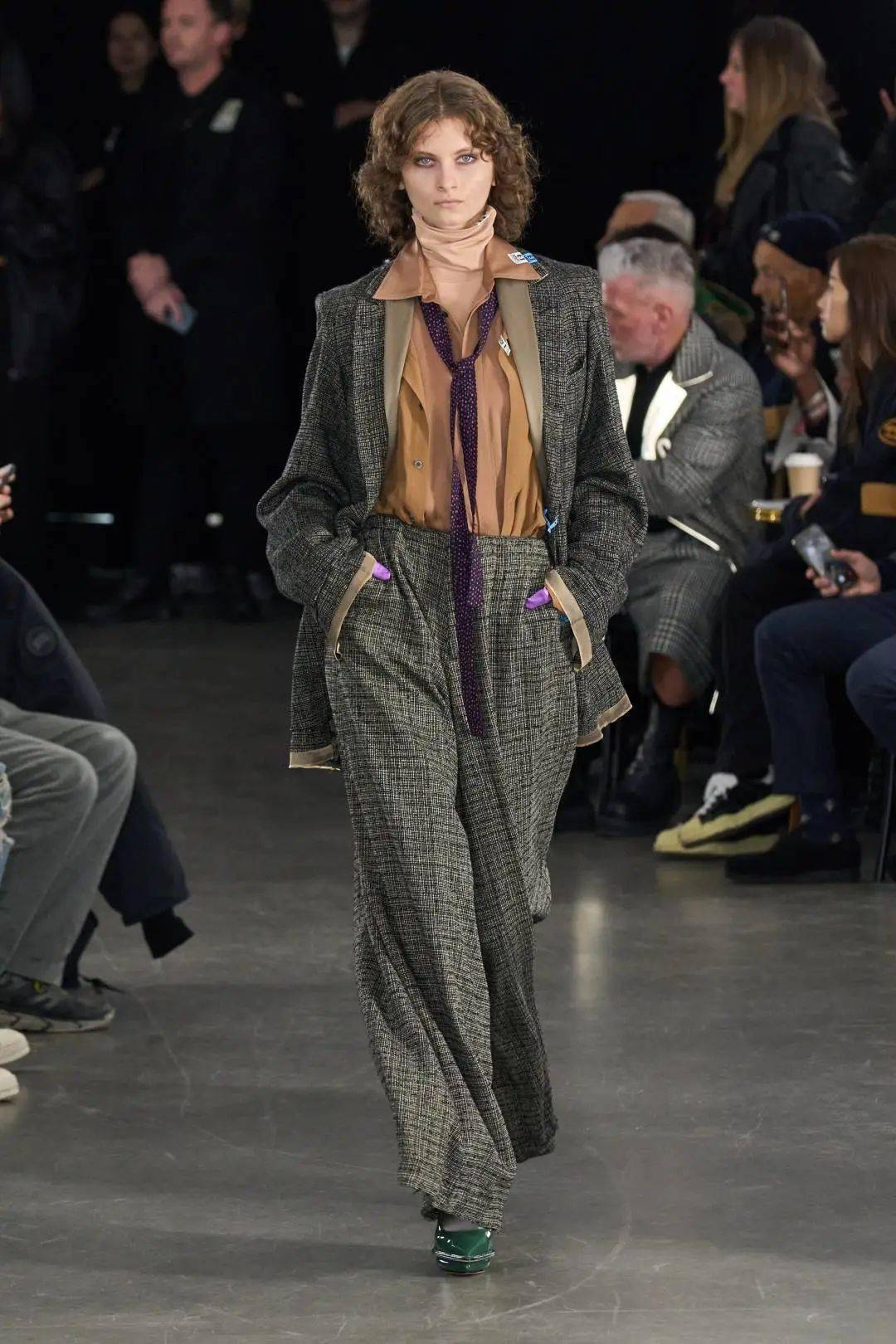 趋势| 设计开发必看!24/25秋冬女装关键趋势_女性