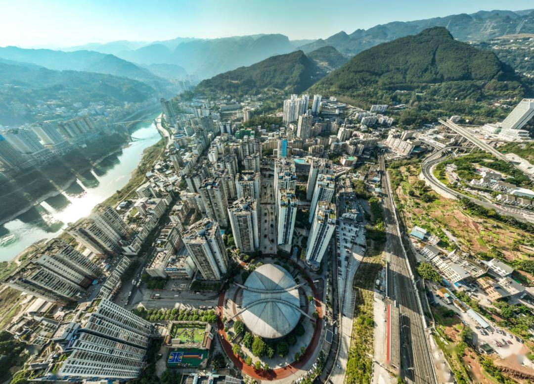 高质量推进新型城镇化 让城市生活更加美好_城市广场_