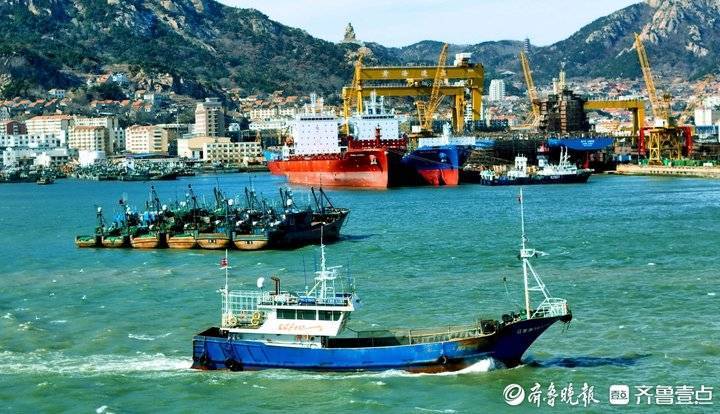 2024年2月15日,正月初六,威海荣成市石岛渔港一派繁忙.