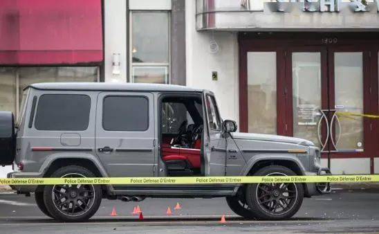 该车辆的车牌被部分遮挡.