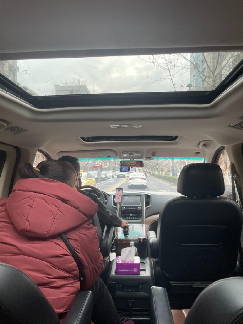 新春走基层|满途春风,顺风车春运忙